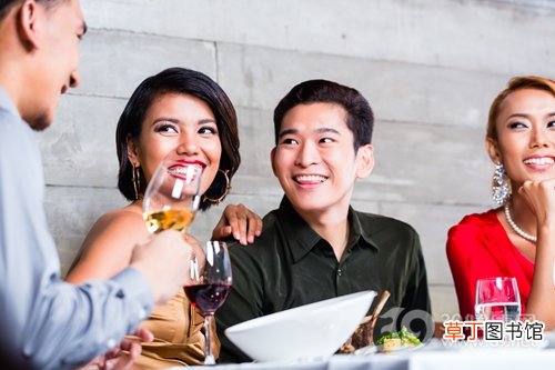 喝酒吃什么下酒菜好？配3类食物
