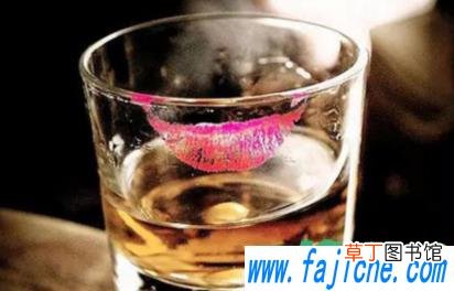 怎么刷玻璃杯子最干净最亮 玻璃杯上的口红印怎么清洗