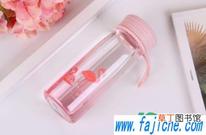 怎么刷玻璃杯子最干净最亮 玻璃杯上的口红印怎么清洗