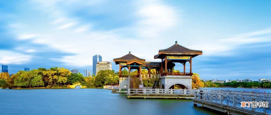 半城山色半城湖是哪个城市