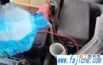 玻璃水可以用什么代替 没有玻璃水可以用洗洁精吗