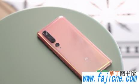 白边填充剂弄到手机屏幕上怎么去除 白边填充剂伤害手机吗