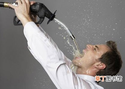 醉酒后3个危险的睡姿决定你的性命