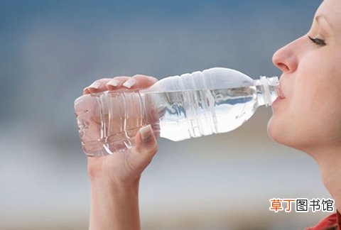 水也不能乱喝 这些水喝进肚子会中毒！