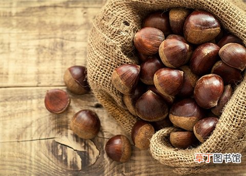 冬天爱吃板栗懒得剥皮？ 教你几个方法快速给栗子剥皮