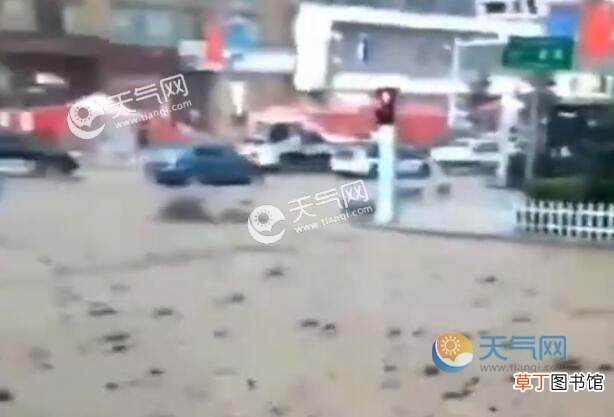 条道路实行交通管制 青海祁连县突发泥石流道路桥梁被冲毁