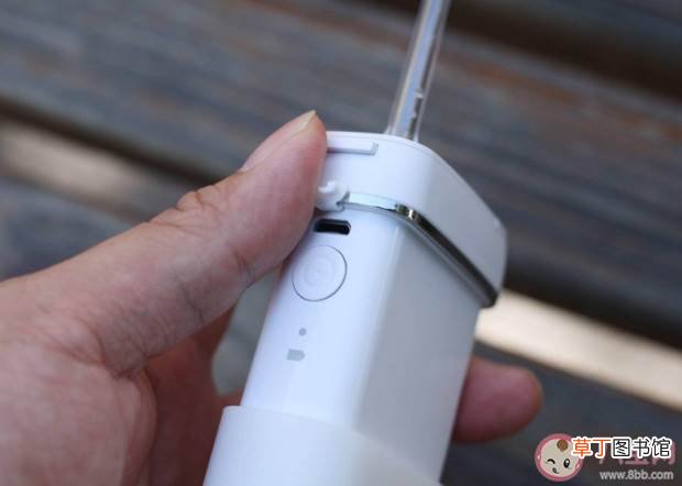冲牙器用什么水冲洗好 冲牙器可以把牙结石冲下来吗