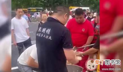 郑州感人暖心瞬间有哪些 郑州街头现免费餐箱供路人自取