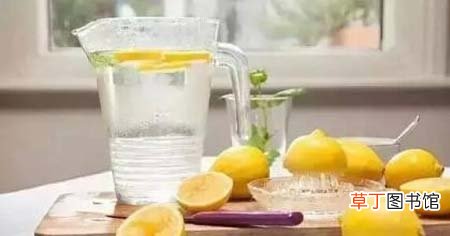 柠檬泡水的正确方法柠檬泡水用热水还是冷水好