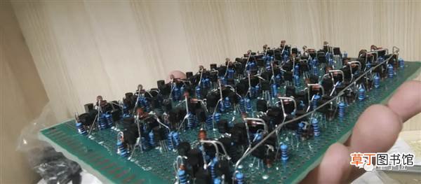 可跑程序 B站焊武帝爆火出圈：纯手工拼晶体管自制CPU