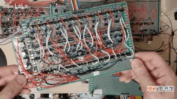 可跑程序 B站焊武帝爆火出圈：纯手工拼晶体管自制CPU