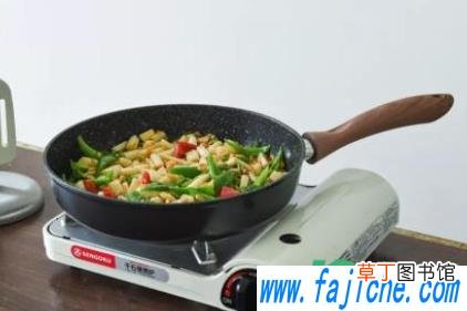 不粘锅炒菜有泡沫怎么办 不粘锅的油为什么有泡沫