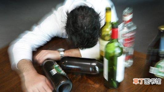 45岁是男人的一道坎，这四个高危行为不能有