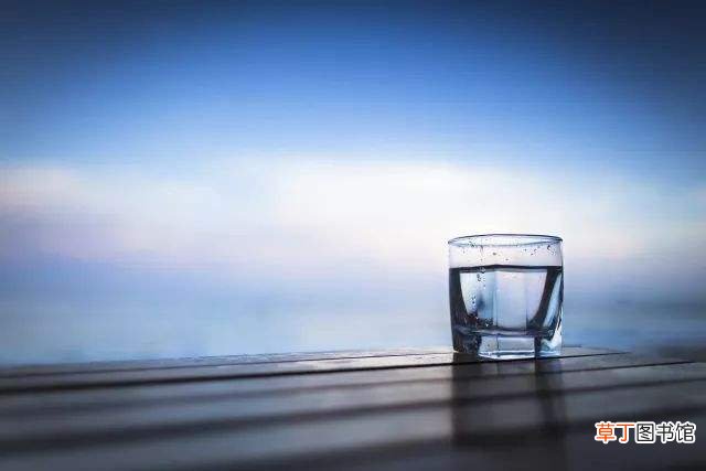 5种错误的喝水方法 警惕引发4大健康问题