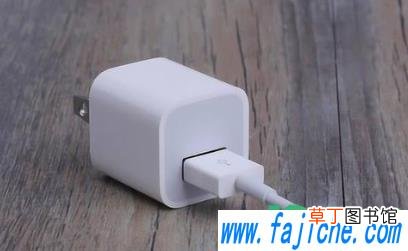 手机充电器烫手会爆炸么 为什么我的手机充电器发烫