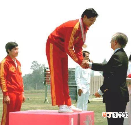 中国第一个奥运冠军是谁??中国第一个奥运金牌是谁