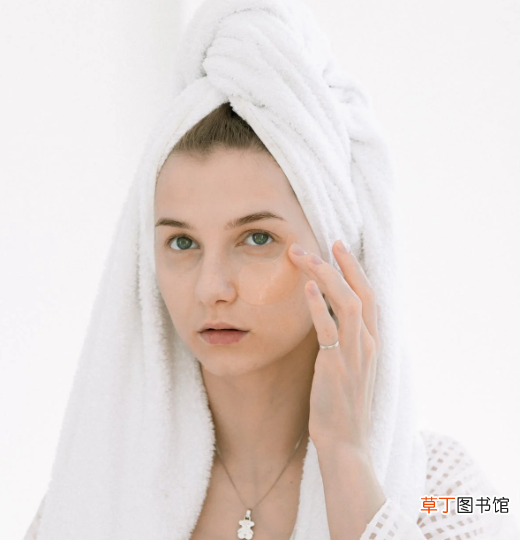 冬天皮肤干燥脱屑用什么护肤品
