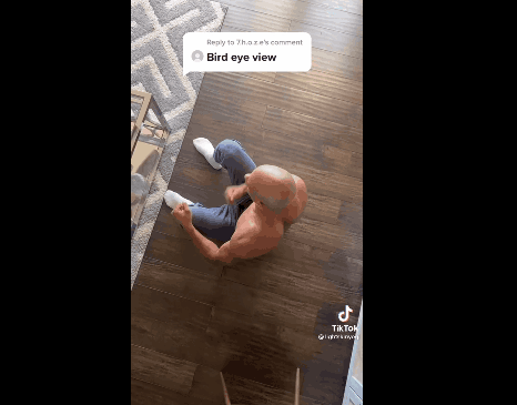 让无数网友当起了侦探 这个用屁股开车的猛男