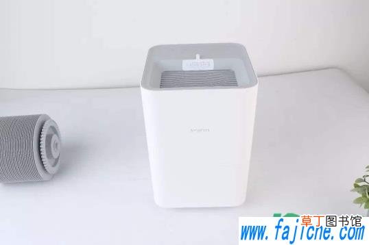 加湿器放电脑旁不对着可以吗 加湿器可以放在电脑显示器前面吗