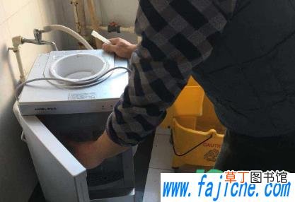 饮水机脏了自己怎么洗 饮水机为什么有黑渣
