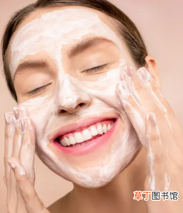 冬天洗脸用热水好还是冷水好