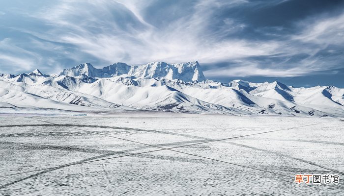 红军翻越的第一座大雪山是什么山