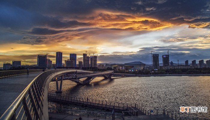 右玉三大基地是什么
