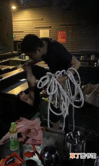 郑州暴雨众人游泳破窗救下三人,救人英雄之一：我对得起“中国人”这三个字