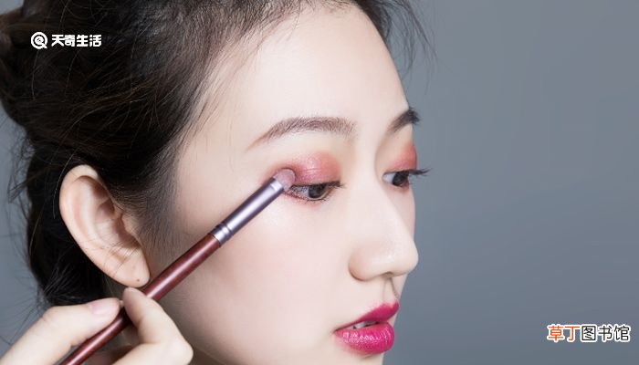 内双怎么画眼妆 肿眼泡内双怎么画眼妆