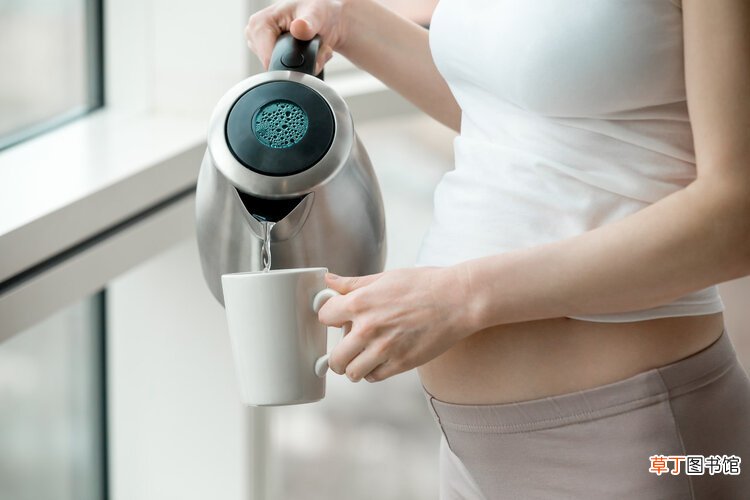 央视曝光：保温杯重金属超标，你还在给孩子用？该怎么挑选？