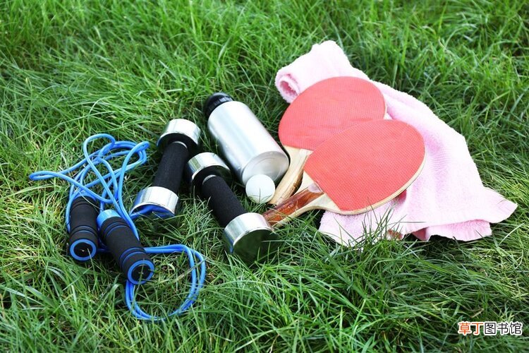央视曝光：保温杯重金属超标，你还在给孩子用？该怎么挑选？