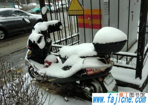 下雪天电瓶车如何防滑 下雪天电瓶车打滑咋整