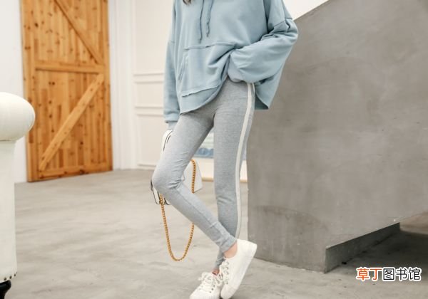 浅蓝色衣服显白吗 浅蓝色衣服怎么搭