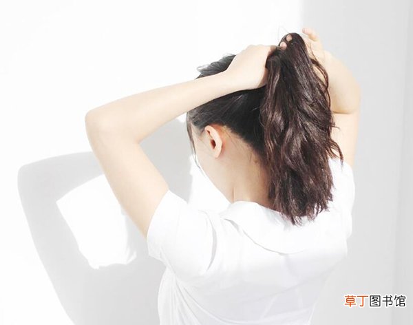 女生发际线为什么后移 女生发际线后移的原因