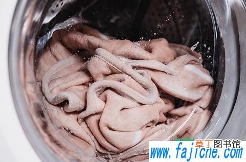 电热毯应该铺在哪一层 插电热毯可以铺加绒的床单吗