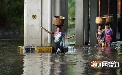 印度暴雨致近200人遇难?遭遇暴雨天气怎么办