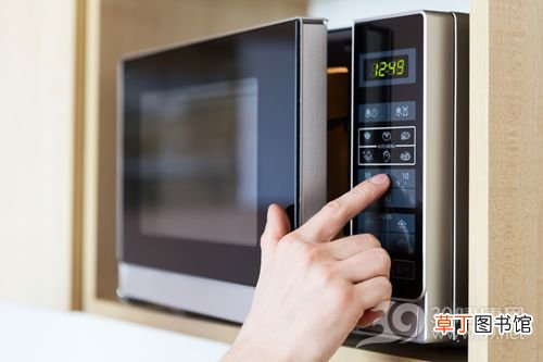 三类蔬菜不能放进微波炉