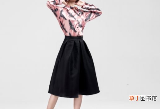 丝巾搭配衣服技巧 丝巾如何搭配衣服好看