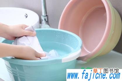 洁厕灵洗衣服还能穿吗 洁厕灵能洗衣服吗