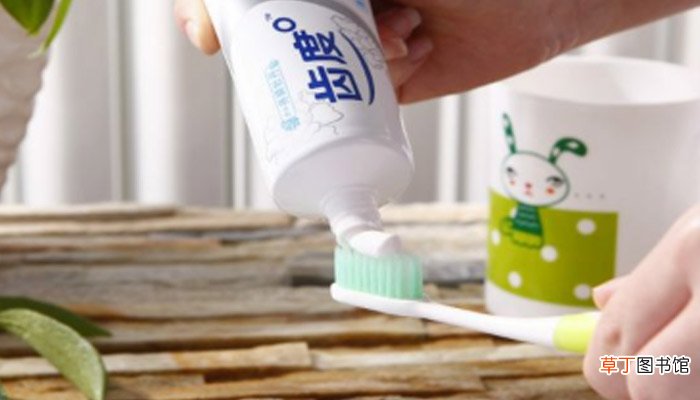 清洗小白鞋妙招清洗小白鞋的方法