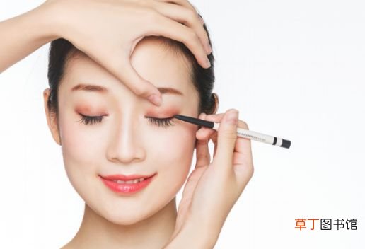 眉笔能不能画眼线 眉笔和眼线笔的区别在哪里