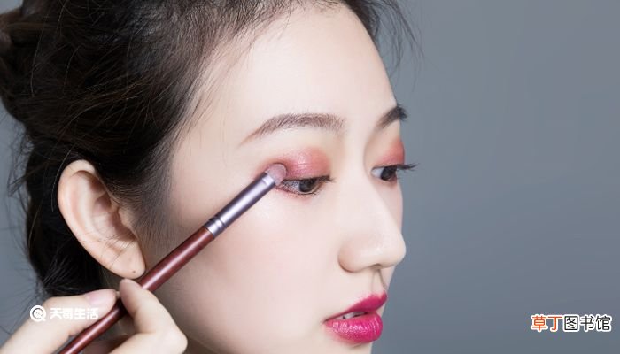 单眼皮怎么画眼影 单眼皮适合什么眼影