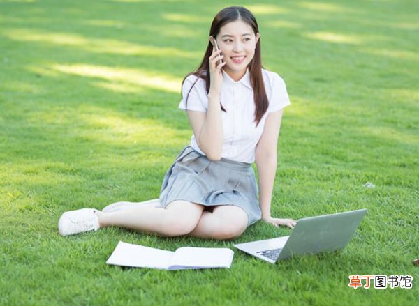 夏季百褶裙如何搭配上衣 百褶裙搭配技巧有哪些