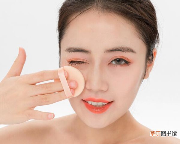 粉底液怎么用不卡粉 粉底液不卡粉小技巧