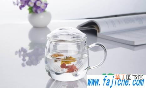 玻璃杯茶垢怎么洗透亮 怎样把玻璃杯刷的很亮
