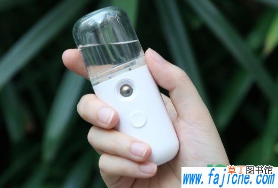 补水仪怎样正确充电 补水仪充电时水要倒掉吗