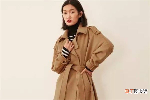 驼色大衣内搭怎么穿
