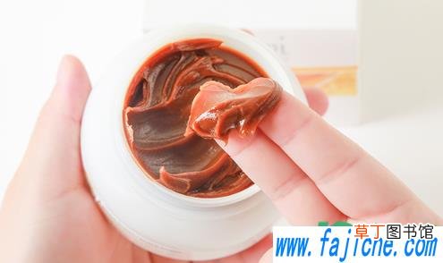 坚持用磨砂膏有什么好处 磨砂膏是什么