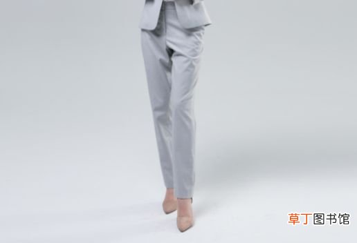 毛呢大衣配什么裤子 毛呢大衣搭配什么裤子好看