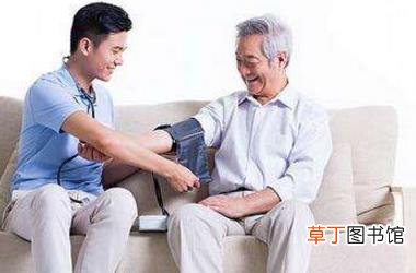 中老年男性血压易升高 四种食物帮你降血压